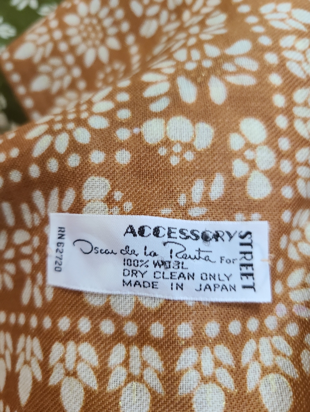 Vintage Oscar De La Renta Scarf 100% Wool - Picture 5 of 7